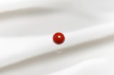 赤丸玉ルース　片穴　10.5㎜　1.6ｇ